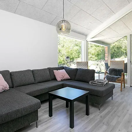 8 Person In L S Holiday home