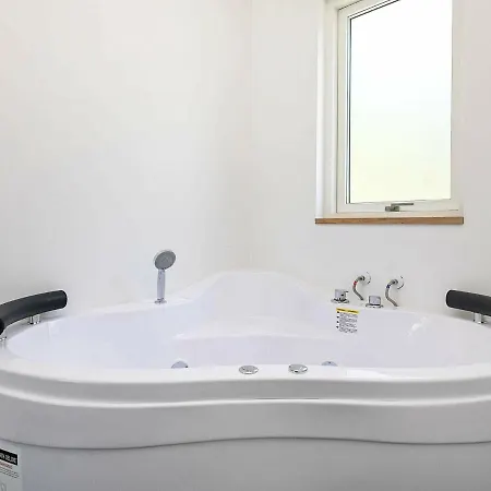 8 Person In L S Holiday home *