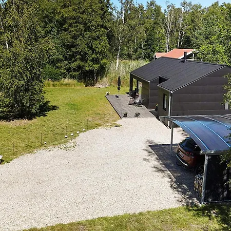 8 Person In Laeso-by Traum